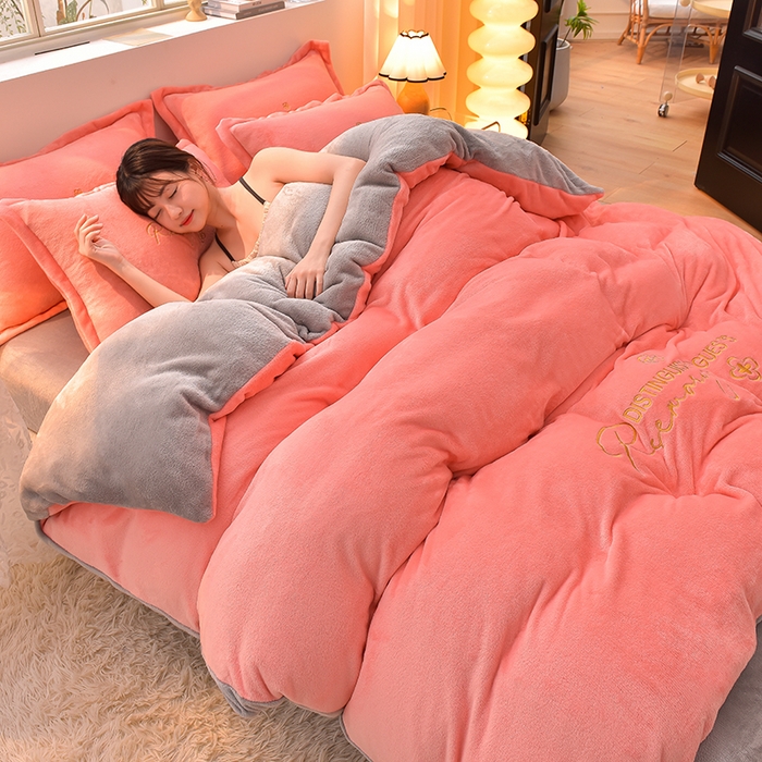 91家纺网 家纺一手货源 找家纺 简爱家纺2025新款保暖MISS款法莱绒刺绣四件套玉色灰