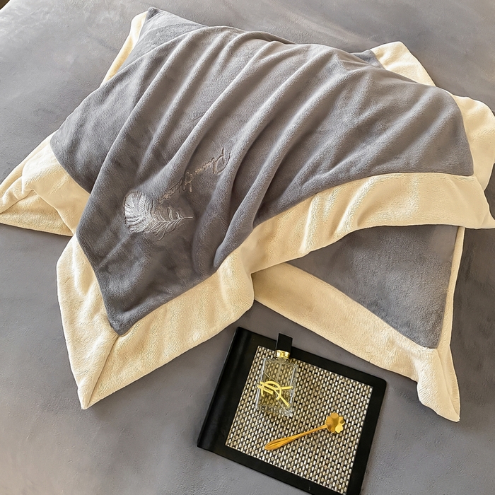 91家纺网 家纺一手货源 找家纺 露梦家纺 2025新款加厚保暖牛奶绒刺绣款四件套-轻羽（风格二） 轻羽-高极灰