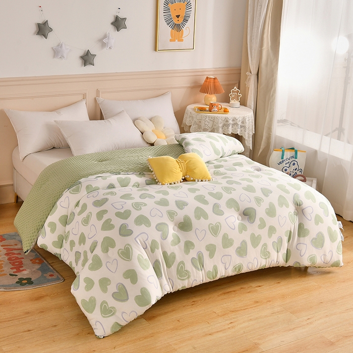 91家纺网 家纺一手货源 找家纺 牛魔王家居 2023新款A类针织棉豆豆被子抗菌纤维被芯冬被 绿色爱心