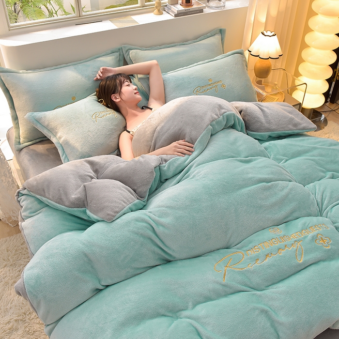 91家纺网 家纺一手货源 找家纺 简爱家纺2025新款保暖MISS款法莱绒刺绣四件套松石蓝灰