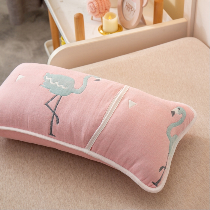 91家纺网 家纺一手货源 找家纺 2023全棉卡通六层纱布儿童枕套-朴尔 辛福鸟粉-纱布枕套