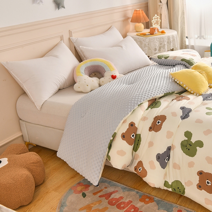 91家纺网 家纺一手货源 找家纺 牛魔王家居 2023新款A类针织棉豆豆被子抗菌纤维被芯冬被 熊生活