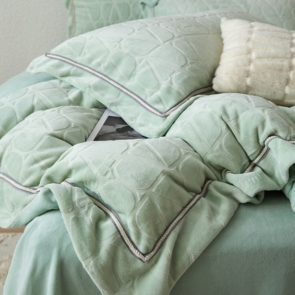 91家纺网 家纺一手货源 找家纺 丝芙妮家居（原乐视家纺） 2024新款牛奶绒雕花绒四件套-薇卡系列 薇卡-清新绿