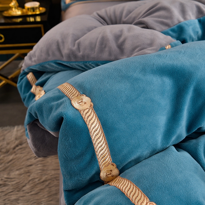 91家纺网 家纺一手货源 找家纺 云家 （包含买家秀）2023新款高克重牛奶绒纯色双拼刺绣四件套珊瑚绒 凯迪系列 凯迪-宾利兰+高级灰