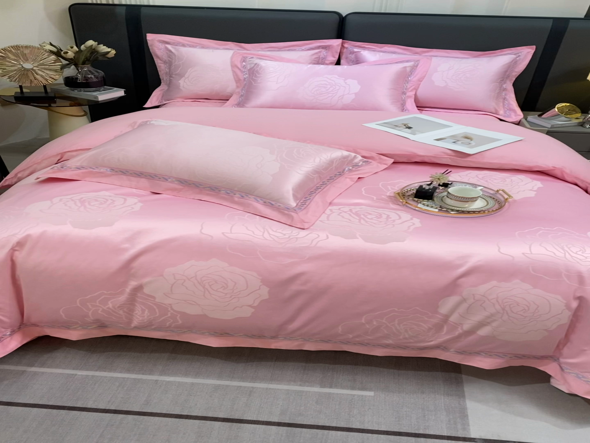 91家纺网 家纺一手货源 找家纺 小时代家纺 2023新款纯棉贡缎提花夹棉床盖四件套 玫瑰花语