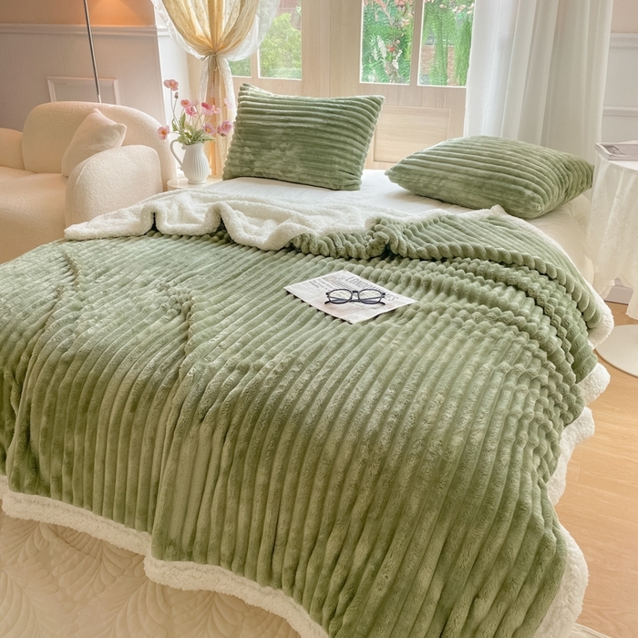 91家纺网 家纺一手货源 找家纺 欧邦 新款条纹兔兔绒羊羔绒毛毯午睡多功能毯 条纹-绿茶