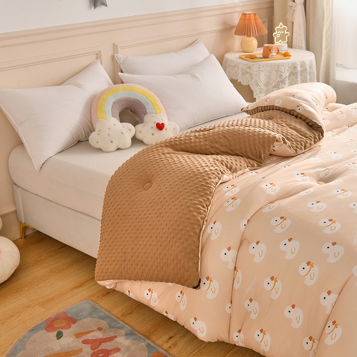 91家纺网 家纺一手货源 找家纺 牛魔王家居 2023新款A类针织棉豆豆被子抗菌纤维被芯冬被 数鸭子