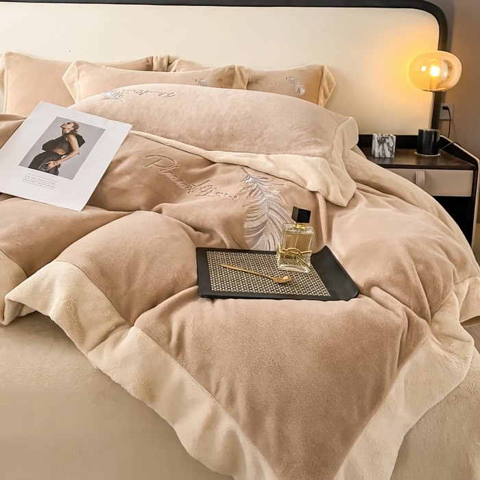 91家纺网 家纺一手货源 找家纺 露梦家纺 2025新款加厚保暖牛奶绒刺绣款四件套-轻羽（风格二） 轻羽-奶咖色