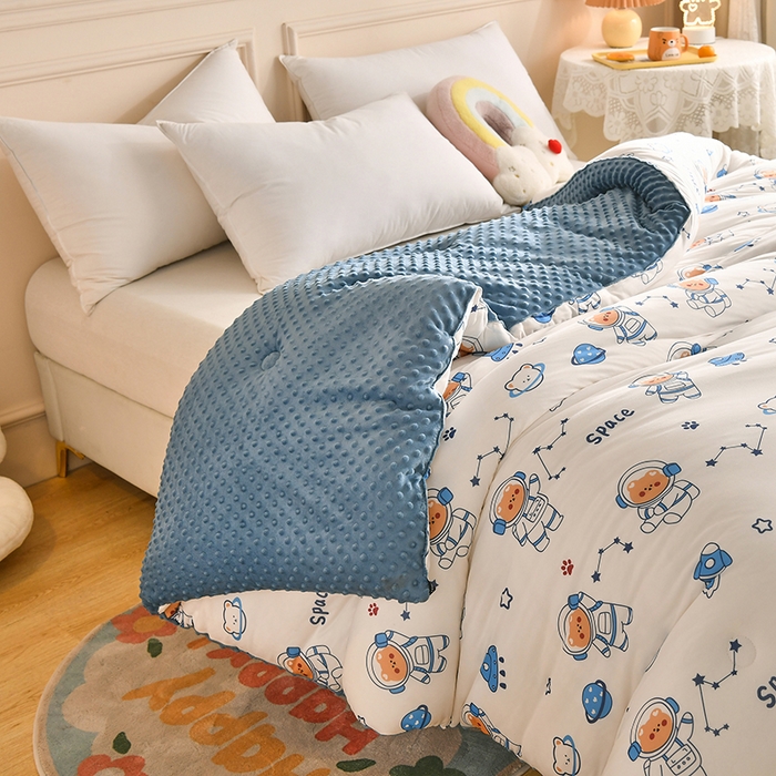 91家纺网 家纺一手货源 找家纺 牛魔王家居 2023新款A类针织棉豆豆被子抗菌纤维被芯冬被 宇航员