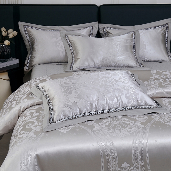 91家纺网 家纺一手货源 找家纺 小时代家纺 2023新款纯棉贡缎提花夹棉床盖四件套 罗尔卡曼