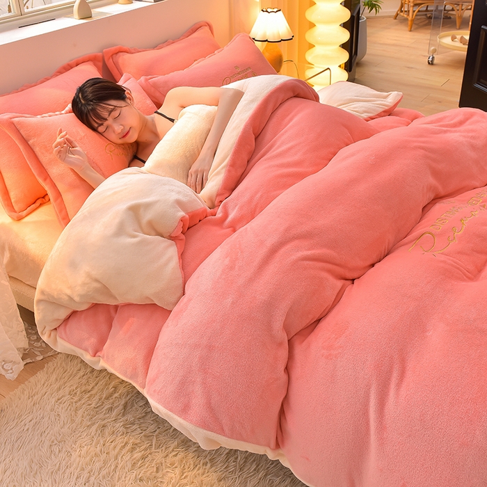 91家纺网 家纺一手货源 找家纺 简爱家纺2025新款保暖MISS款法莱绒刺绣四件套玉色奶白