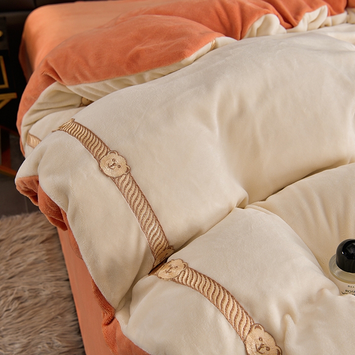 91家纺网 家纺一手货源 找家纺 云家 （包含买家秀）2023新款高克重牛奶绒纯色双拼刺绣四件套珊瑚绒 凯迪系列 凯迪-奶昔白+橙