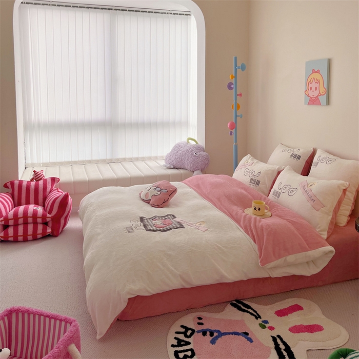 91家纺网 家纺一手货源 找家纺 星野 2023秋冬高克重牛奶绒贴布绣多巴胺系列四件套 朵拉拉