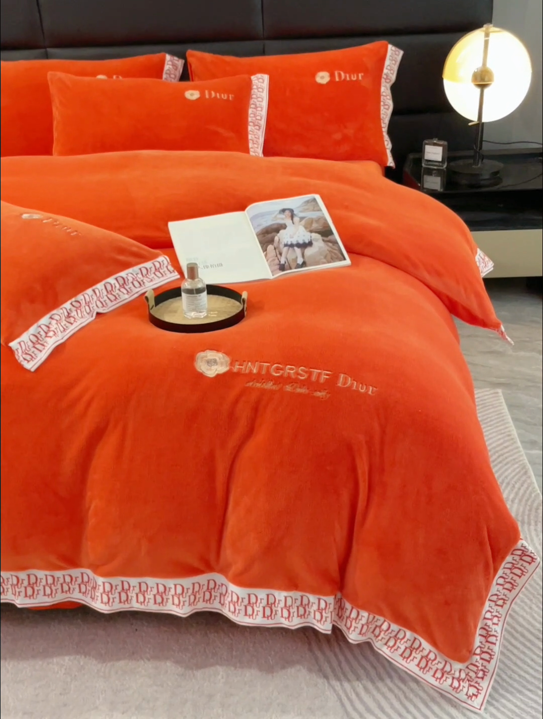 91家纺网 家纺一手货源 找家纺 露梦家纺 2025新款高克重牛奶绒刺绣四件套-简素（风格二） 简素-艾玛橙