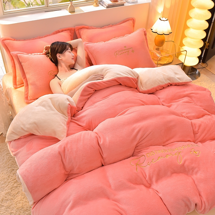 91家纺网 家纺一手货源 找家纺 简爱家纺2025新款保暖MISS款法莱绒刺绣四件套玉色奶白