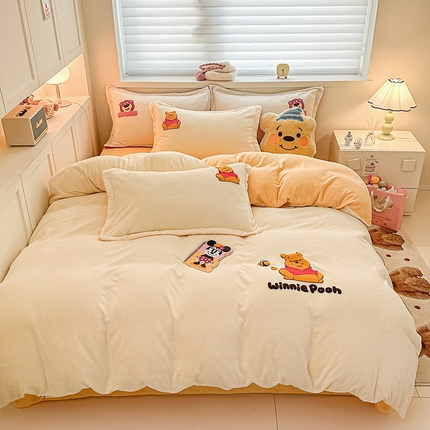 丽美人家纺 2023新款迪士尼系列牛奶绒毛巾绣四件套 维尼熊