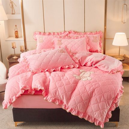 屹成 2024新款水晶绒夹棉床笠款四件套贴布绣款-小熊款 粉玉