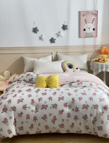 91家纺网 家纺一手货源 找家纺 牛魔王家居 2023新款A类针织棉豆豆被子抗菌纤维被芯冬被 玫瑰庄园