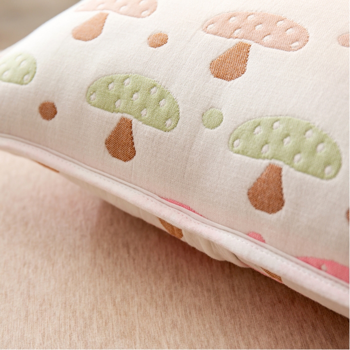 91家纺网 家纺一手货源 找家纺 2023全棉卡通六层纱布儿童枕套-朴尔 日式蘑菇-纱布枕套