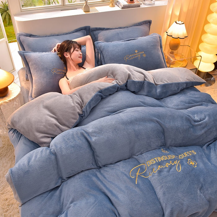 91家纺网 家纺一手货源 找家纺 简爱家纺2025新款保暖MISS款法莱绒刺绣四件套伯爵蓝灰