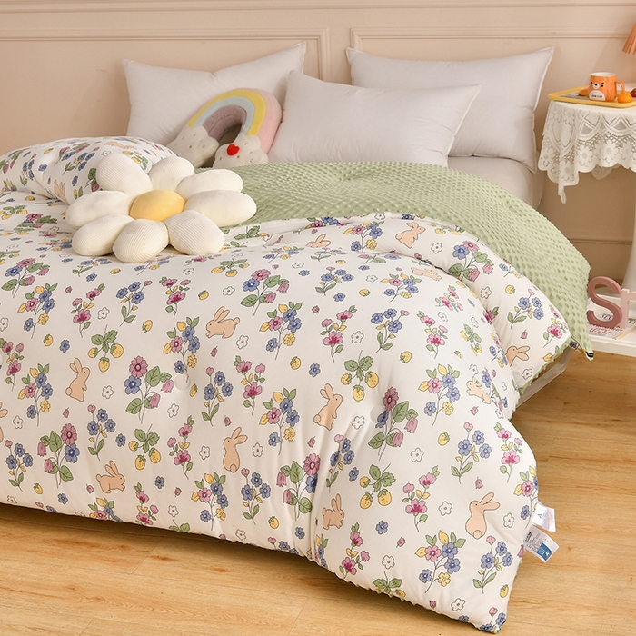 91家纺网 家纺一手货源 找家纺 牛魔王家居 2023新款A类针织棉豆豆被子抗菌纤维被芯冬被 花丛间