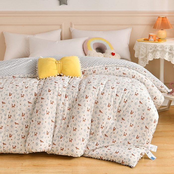 91家纺网 家纺一手货源 找家纺 牛魔王家居 2023新款A类针织棉豆豆被子抗菌纤维被芯冬被 狸狸原上草