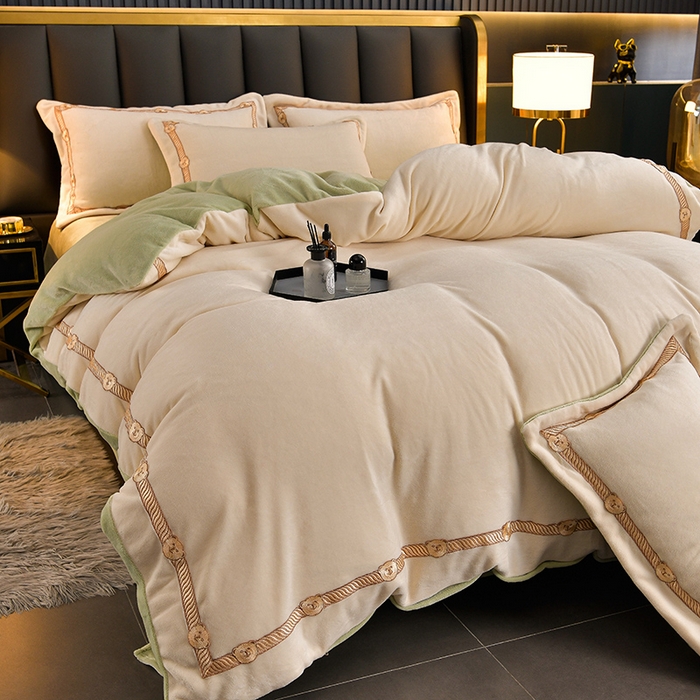 91家纺网 家纺一手货源 找家纺 云家 （包含买家秀）2023新款高克重牛奶绒纯色双拼刺绣四件套珊瑚绒 凯迪系列 凯迪-奶昔白+豆绿