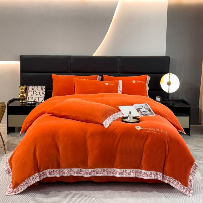 91家纺网 家纺一手货源 找家纺 露梦家纺 2025新款高克重牛奶绒刺绣四件套-简素（风格二） 简素-艾玛橙