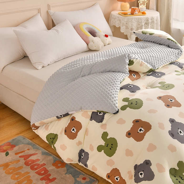 91家纺网 家纺一手货源 找家纺 牛魔王家居 2023新款A类针织棉豆豆被子抗菌纤维被芯冬被 熊生活