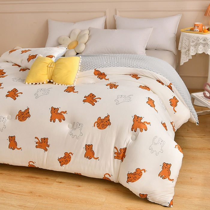 91家纺网 家纺一手货源 找家纺 牛魔王家居 2023新款A类针织棉豆豆被子抗菌纤维被芯冬被 猫咪虎