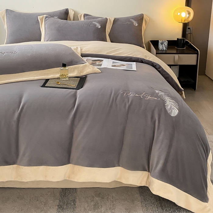 91家纺网 家纺一手货源 找家纺 露梦家纺 2025新款加厚保暖牛奶绒刺绣款四件套-轻羽（风格二） 轻羽-高极灰