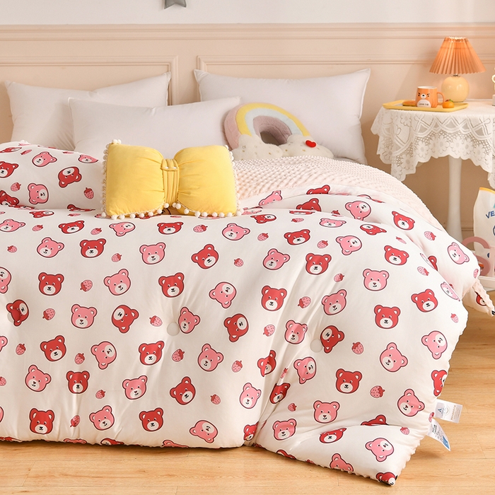 91家纺网 家纺一手货源 找家纺 牛魔王家居 2023新款A类针织棉豆豆被子抗菌纤维被芯冬被 草莓小熊