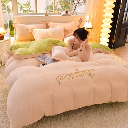 简爱家纺2025新款保暖MISS款法莱绒刺绣四件套奶白抹茶绿