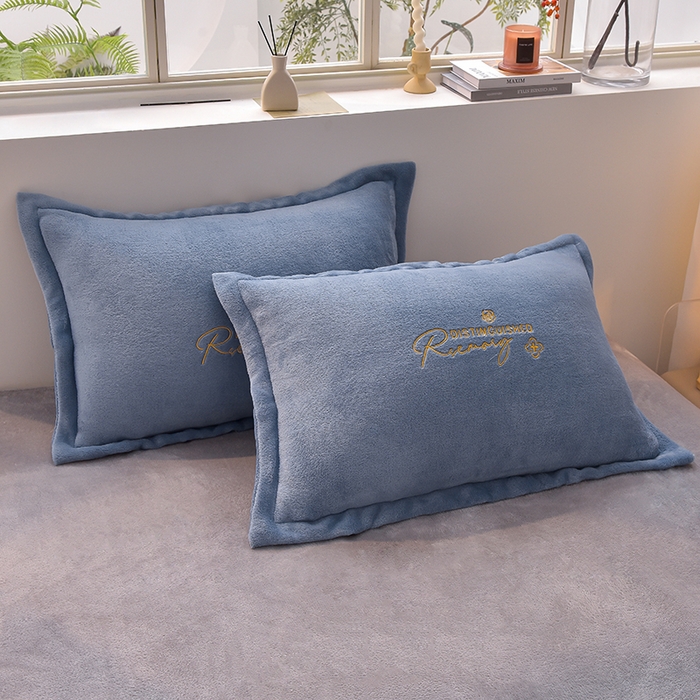 91家纺网 家纺一手货源 找家纺 简爱家纺2025新款保暖MISS款法莱绒刺绣四件套伯爵蓝灰