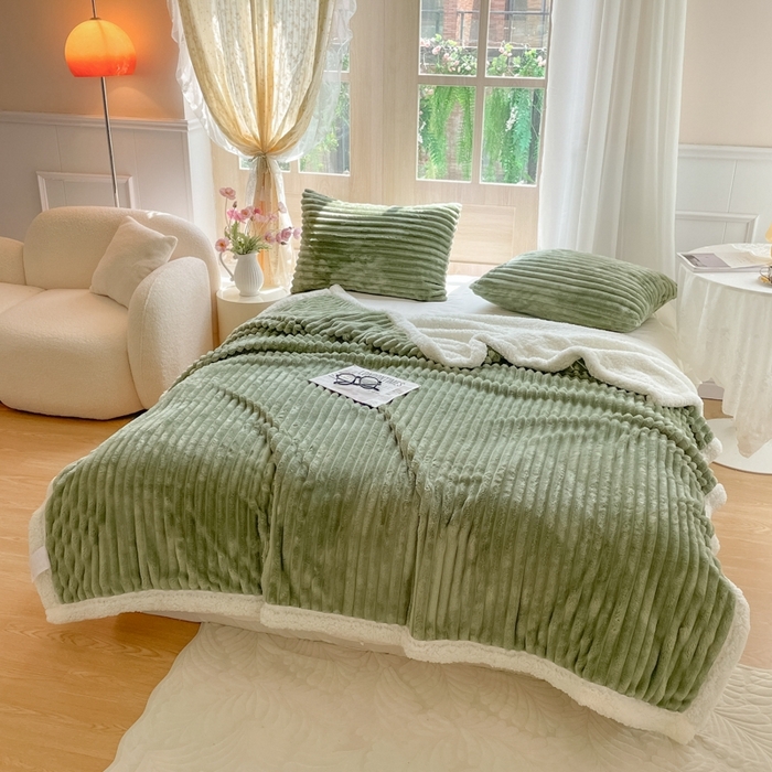 91家纺网 家纺一手货源 找家纺 欧邦 新款条纹兔兔绒羊羔绒毛毯午睡多功能毯 条纹-绿茶