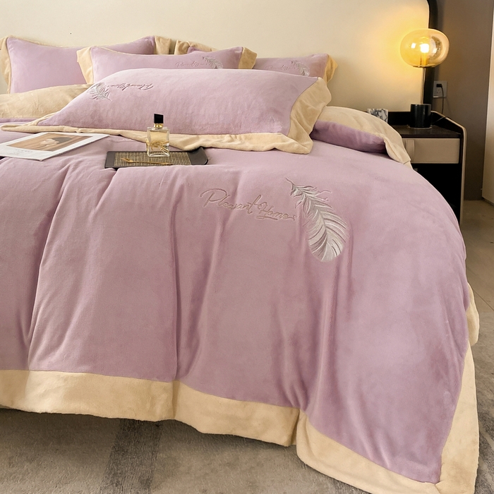 91家纺网 家纺一手货源 找家纺 露梦家纺 2025新款加厚保暖牛奶绒刺绣款四件套-轻羽（风格二） 轻羽-风信紫