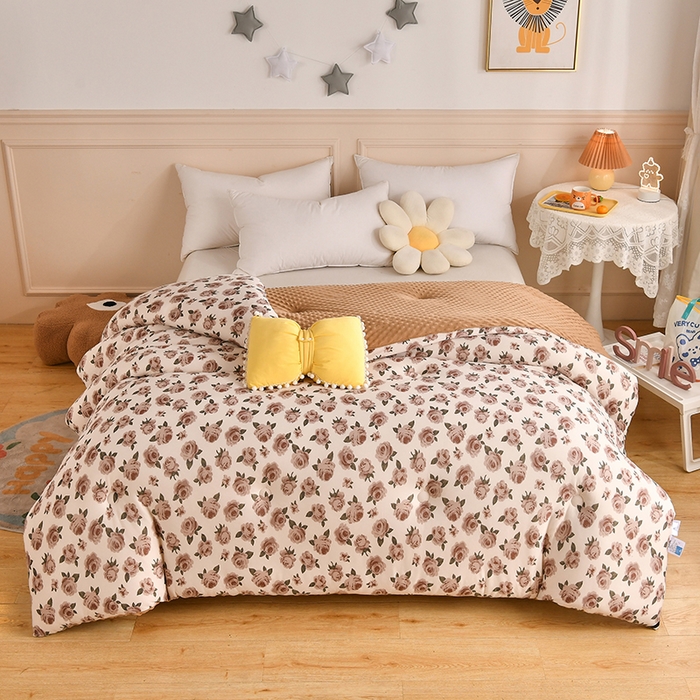 91家纺网 家纺一手货源 找家纺 牛魔王家居 2023新款A类针织棉豆豆被子抗菌纤维被芯冬被 复古玫瑰