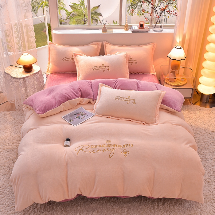 91家纺网 家纺一手货源 找家纺 简爱家纺2025新款保暖MISS款法莱绒刺绣四件套奶油黄魅紫