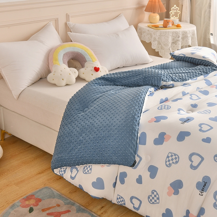 91家纺网 家纺一手货源 找家纺 牛魔王家居 2023新款A类针织棉豆豆被子抗菌纤维被芯冬被 心意满满