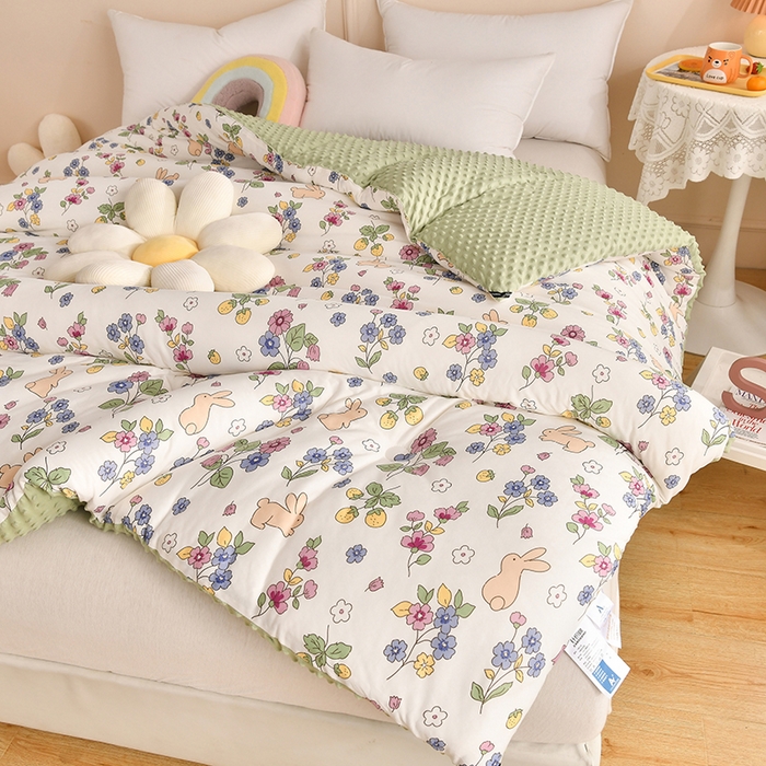 91家纺网 家纺一手货源 找家纺 牛魔王家居 2023新款A类针织棉豆豆被子抗菌纤维被芯冬被 花丛间