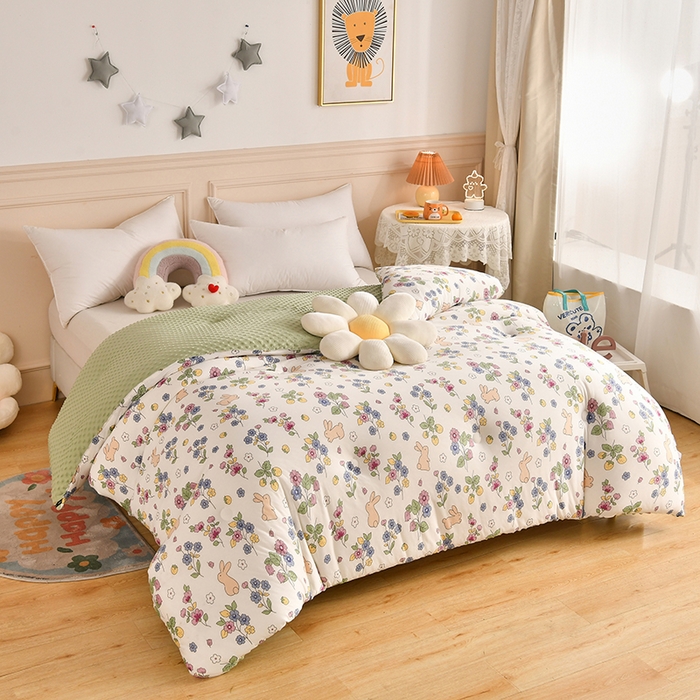 91家纺网 家纺一手货源 找家纺 牛魔王家居 2023新款A类针织棉豆豆被子抗菌纤维被芯冬被 花丛间