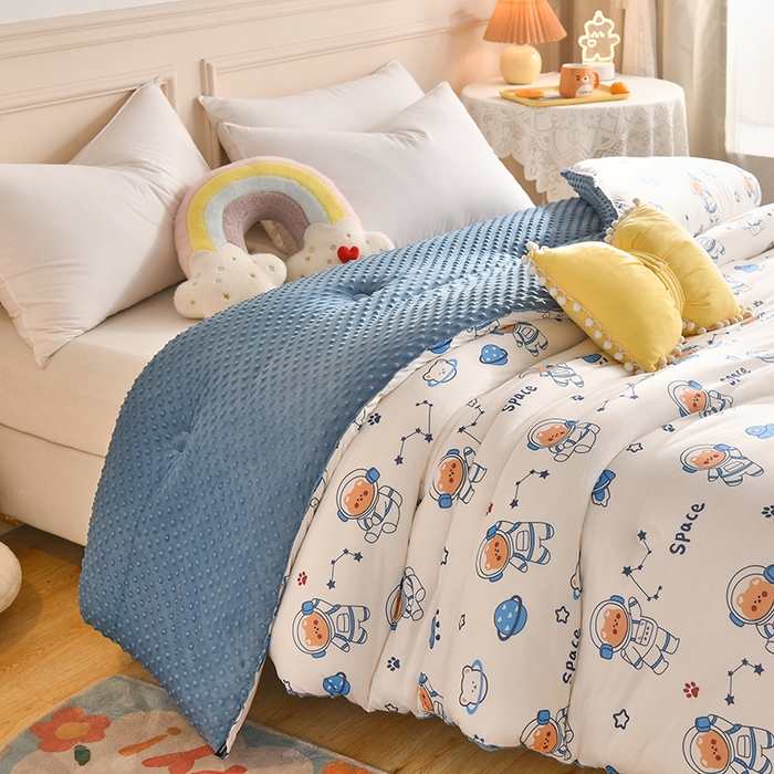 91家纺网 家纺一手货源 找家纺 牛魔王家居 2023新款A类针织棉豆豆被子抗菌纤维被芯冬被 宇航员
