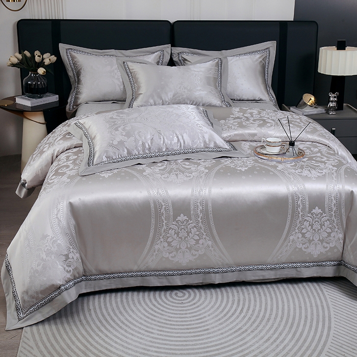 91家纺网 家纺一手货源 找家纺 小时代家纺 2023新款纯棉贡缎提花夹棉床盖四件套 罗尔卡曼