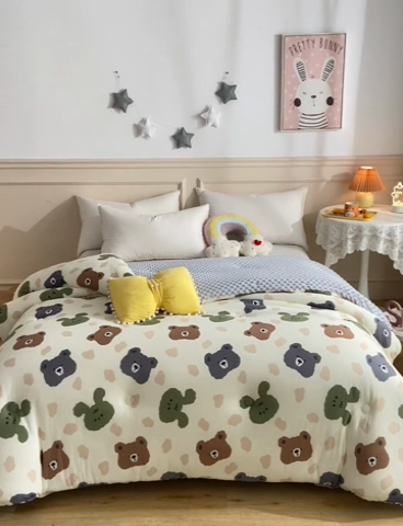 91家纺网 家纺一手货源 找家纺 牛魔王家居 2023新款A类针织棉豆豆被子抗菌纤维被芯冬被 熊生活