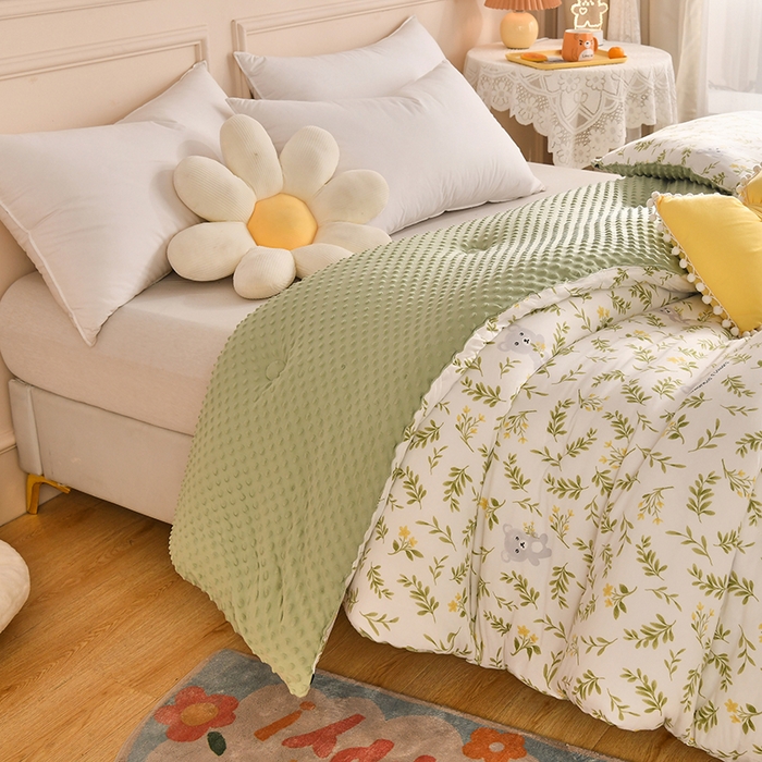 91家纺网 家纺一手货源 找家纺 牛魔王家居 2023新款A类针织棉豆豆被子抗菌纤维被芯冬被 仙草