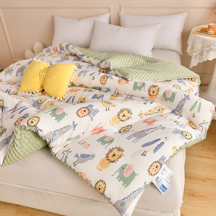 91家纺网 家纺一手货源 找家纺 牛魔王家居 2023新款A类针织棉豆豆被子抗菌纤维被芯冬被 动物乐园