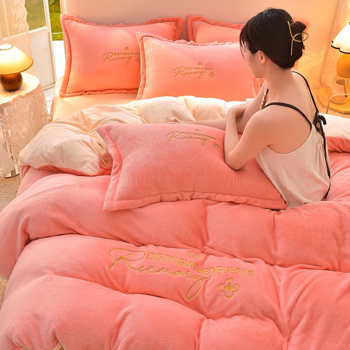 91家纺网 家纺一手货源 找家纺 简爱家纺2025新款保暖MISS款法莱绒刺绣四件套玉色奶白