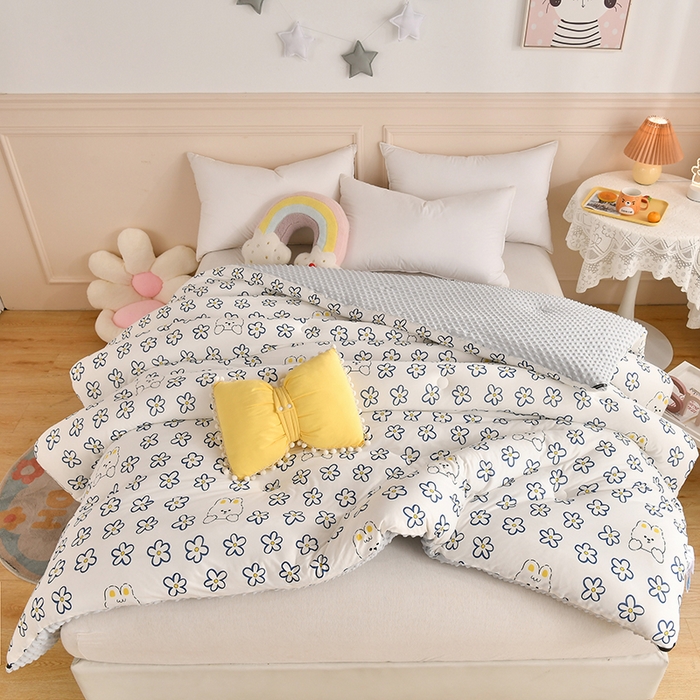 91家纺网 家纺一手货源 找家纺 牛魔王家居 2023新款A类针织棉豆豆被子抗菌纤维被芯冬被 花花兔