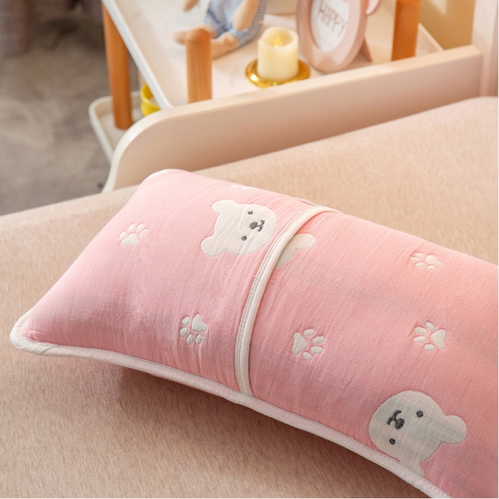 91家纺网 家纺一手货源 找家纺 2023全棉卡通六层纱布儿童枕套-朴尔 甜蜜小熊粉-纱布枕套