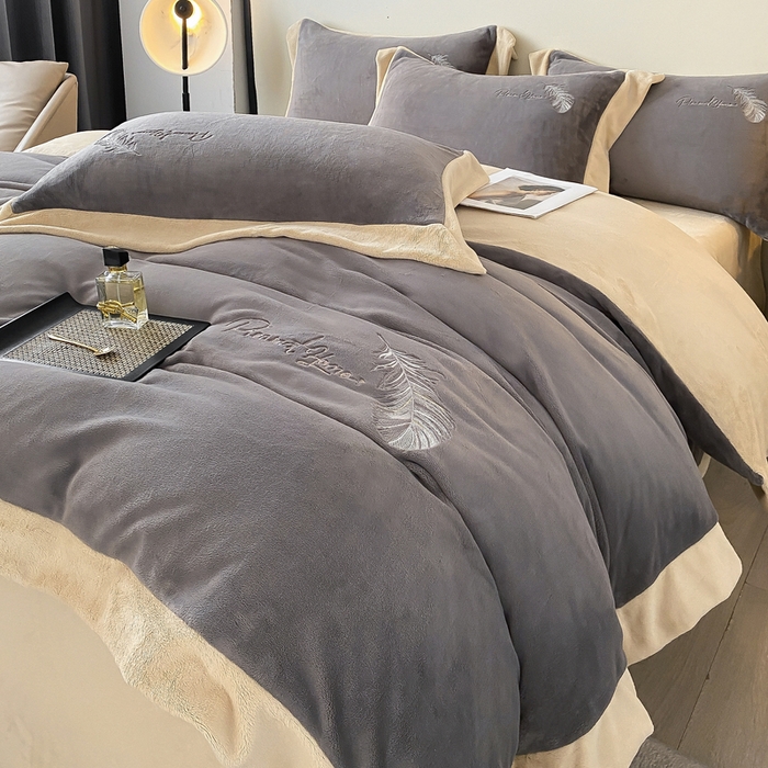 91家纺网 家纺一手货源 找家纺 露梦家纺 2025新款加厚保暖牛奶绒刺绣款四件套-轻羽（风格二） 轻羽-高极灰